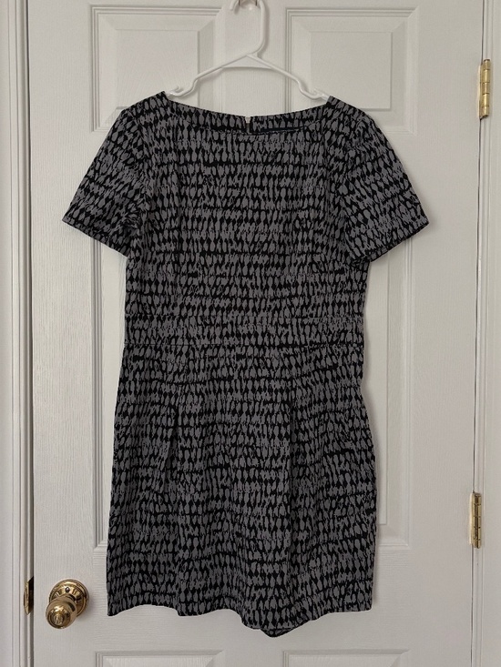 French Connection Dresses & Skirts - Gray and Black Patterned Short Sleeve Mini Dress
